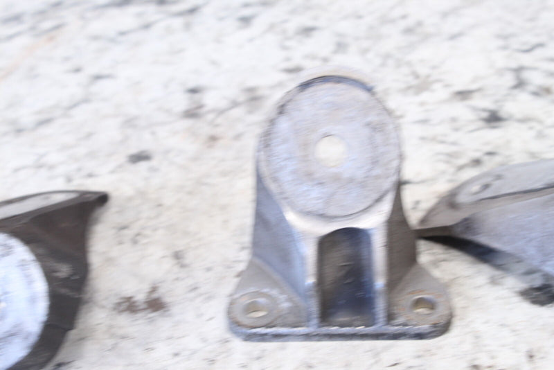 2018 SKI-DOO SUMMIT X 850 Motor Mounts Engine Brackets 512061027 - Snowmobile