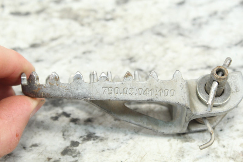2020 HUSQVARNA FC250 FC 250 Right Foot Peg Footpeg 79003041100 79003041000 Motorcycle