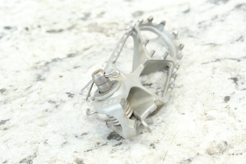 2020 HUSQVARNA FC250 FC 250 Right Foot Peg Footpeg 79003041100 79003041000 Motorcycle