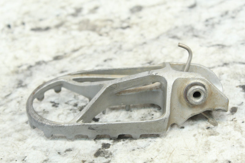 2020 HUSQVARNA FC250 FC 250 Right Foot Peg Footpeg 79003041100 79003041000 Motorcycle