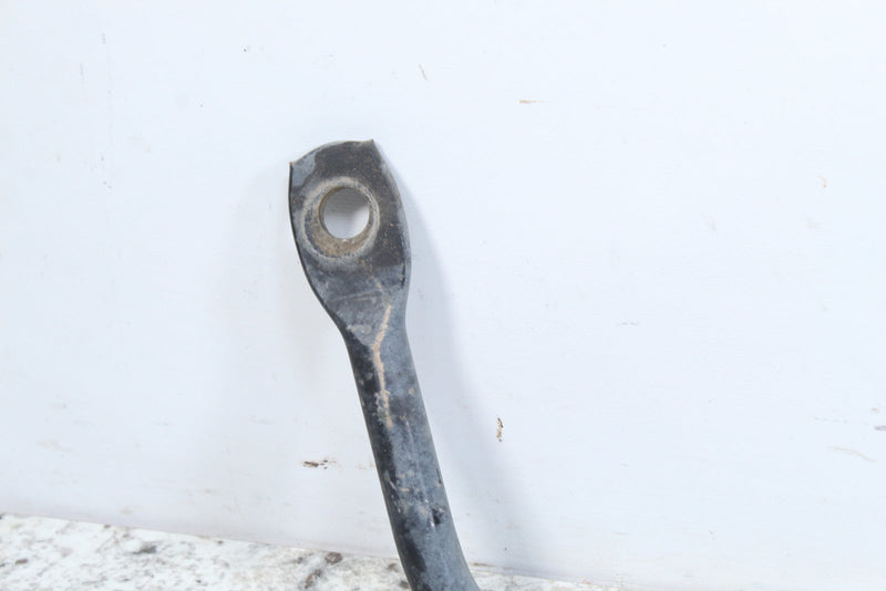 Black metal rod with circular opening.