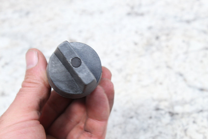 Gray knob with a central dot.