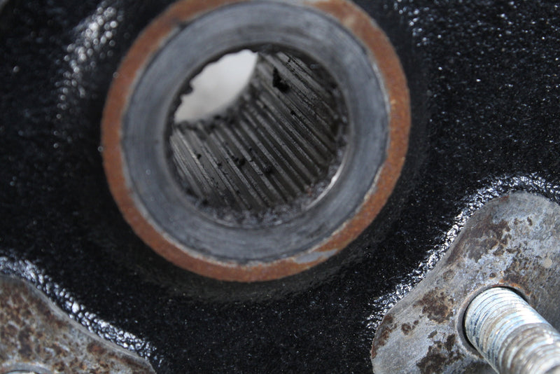 Splined metal cylinder within a circular housing.